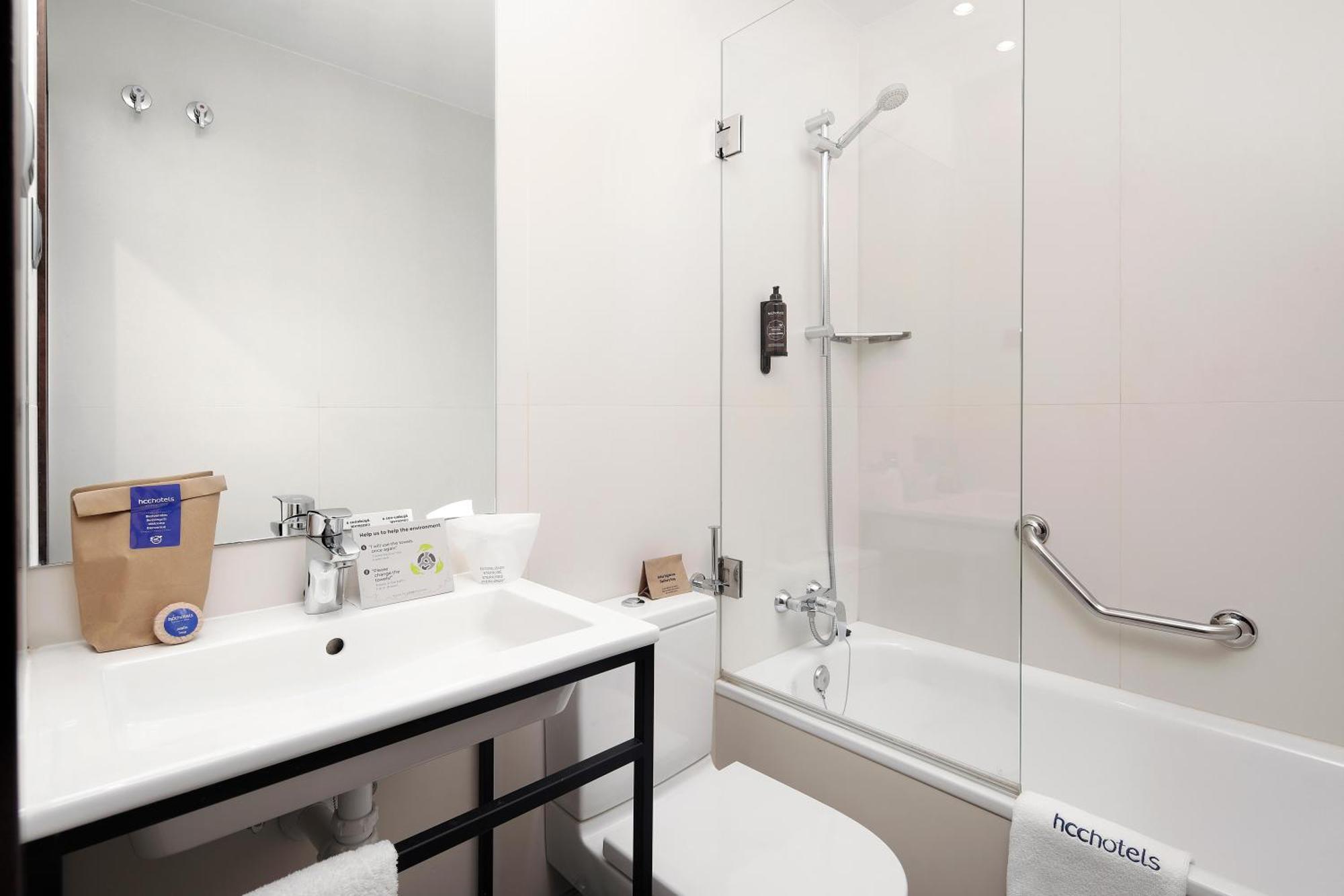 Twin Room,1526066290:JPEG